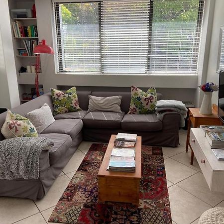 Modern, Centrally Located Dorp Street Apartment Stellenbosch Exterior photo