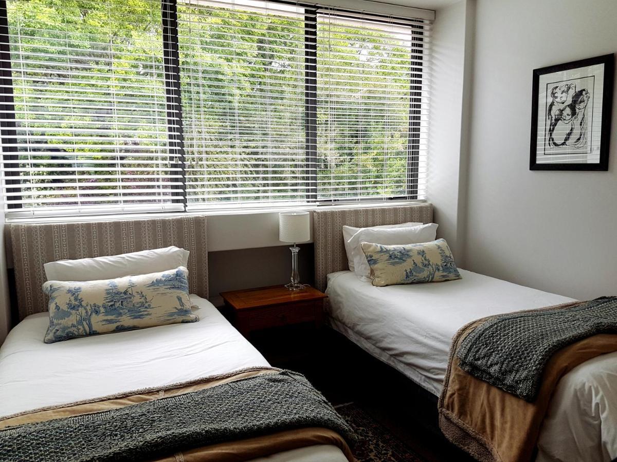 Modern, Centrally Located Dorp Street Apartment Stellenbosch Exterior photo